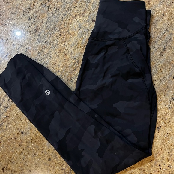 Base Pace High Rise Crop 23” - Picture 2 of 4